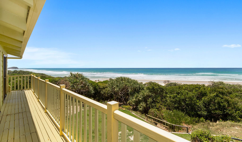 Accommodation Image for Sandpiper Beach Front House