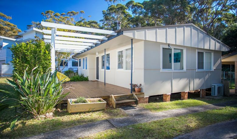 Accommodation Image for MOLLYMOOK BEACH COTTAGE