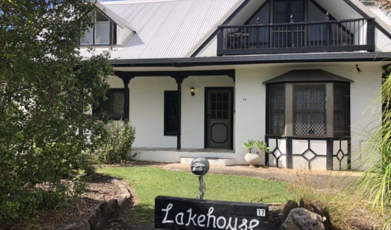 Accommodation Image for LAKE HOUSE